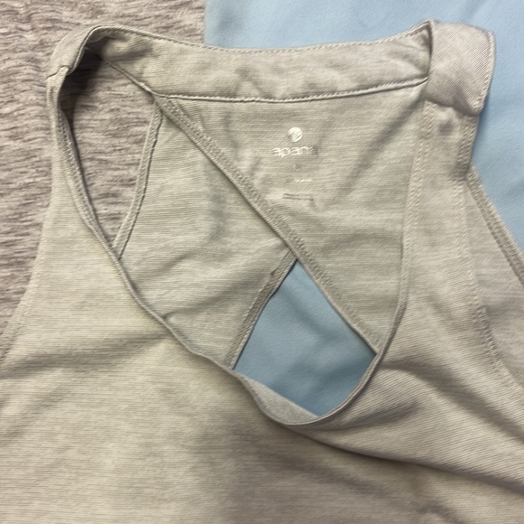 Bundle Medium Workout Tanks (3) - Picture 2 of 4